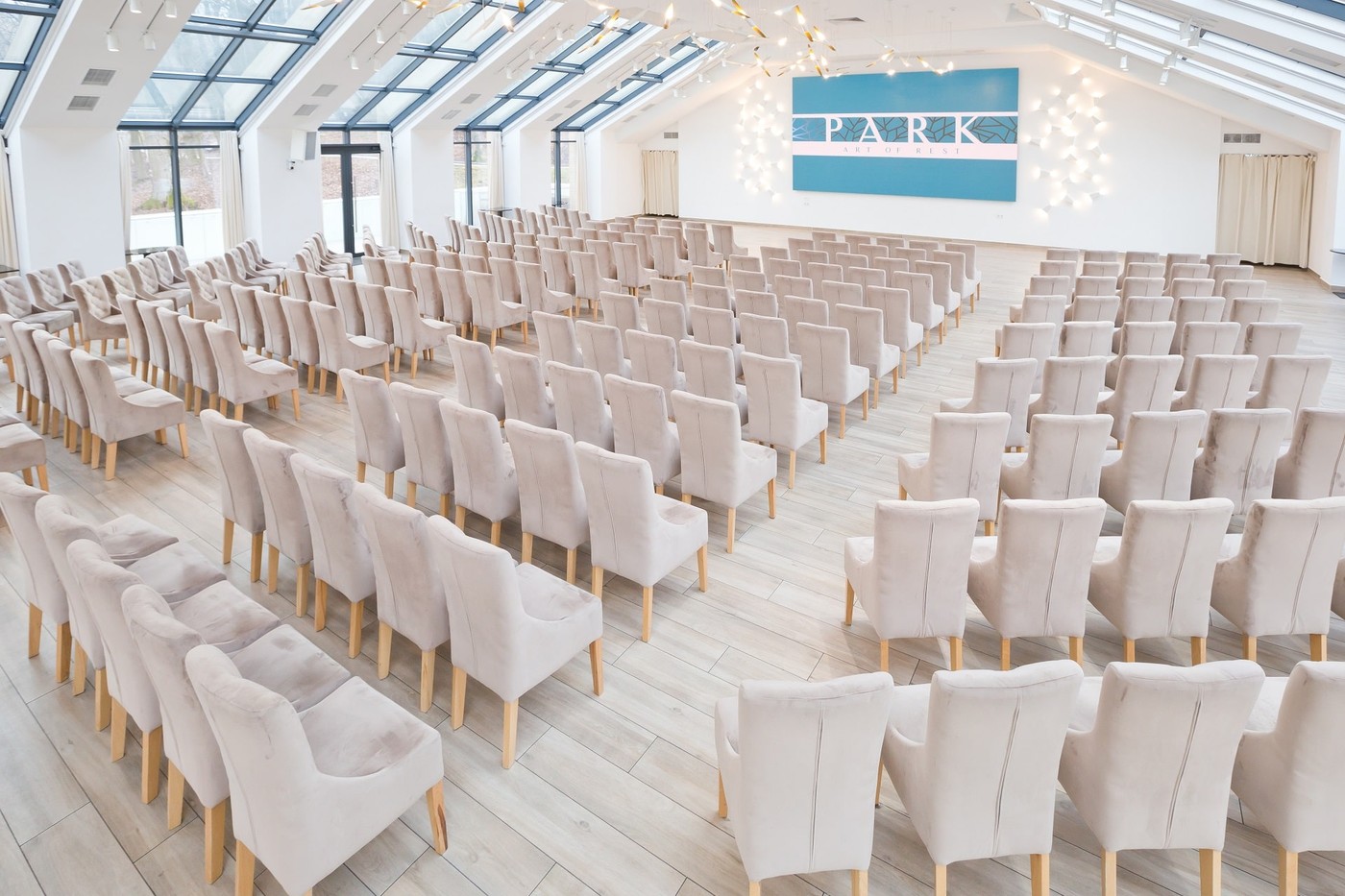 Як обрати зал для проведення конференції