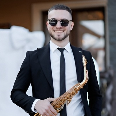 Гра на саксофоні від Михайла